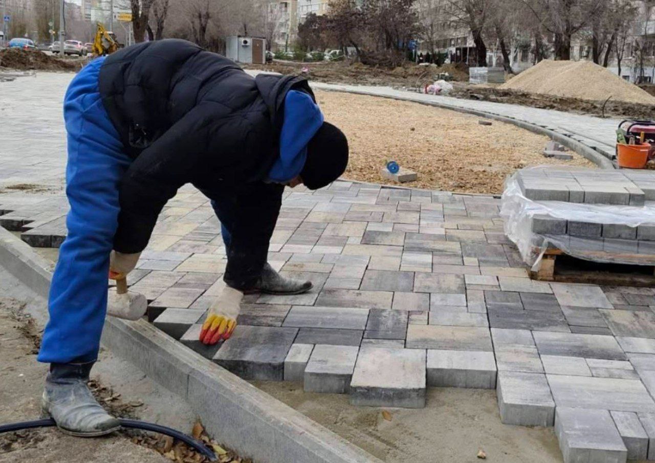 В Волгограде приступили к укладке брусчатки на улице 7-й Гвардейской
