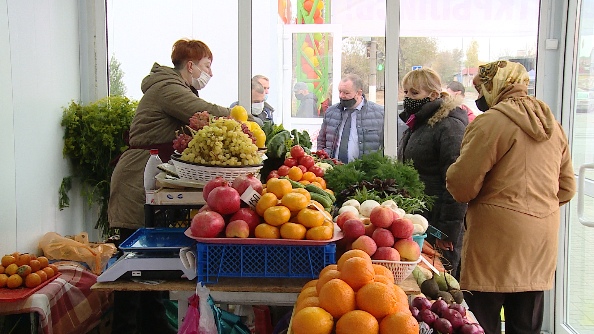 В Волгоградской области продолжают дорожать огурцы и яйца