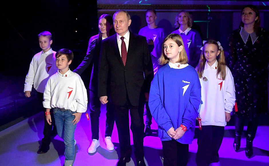 Волгоградский подросток провел экскурсию для Владимира Путина на выставке-форуме «Россия» в Москве