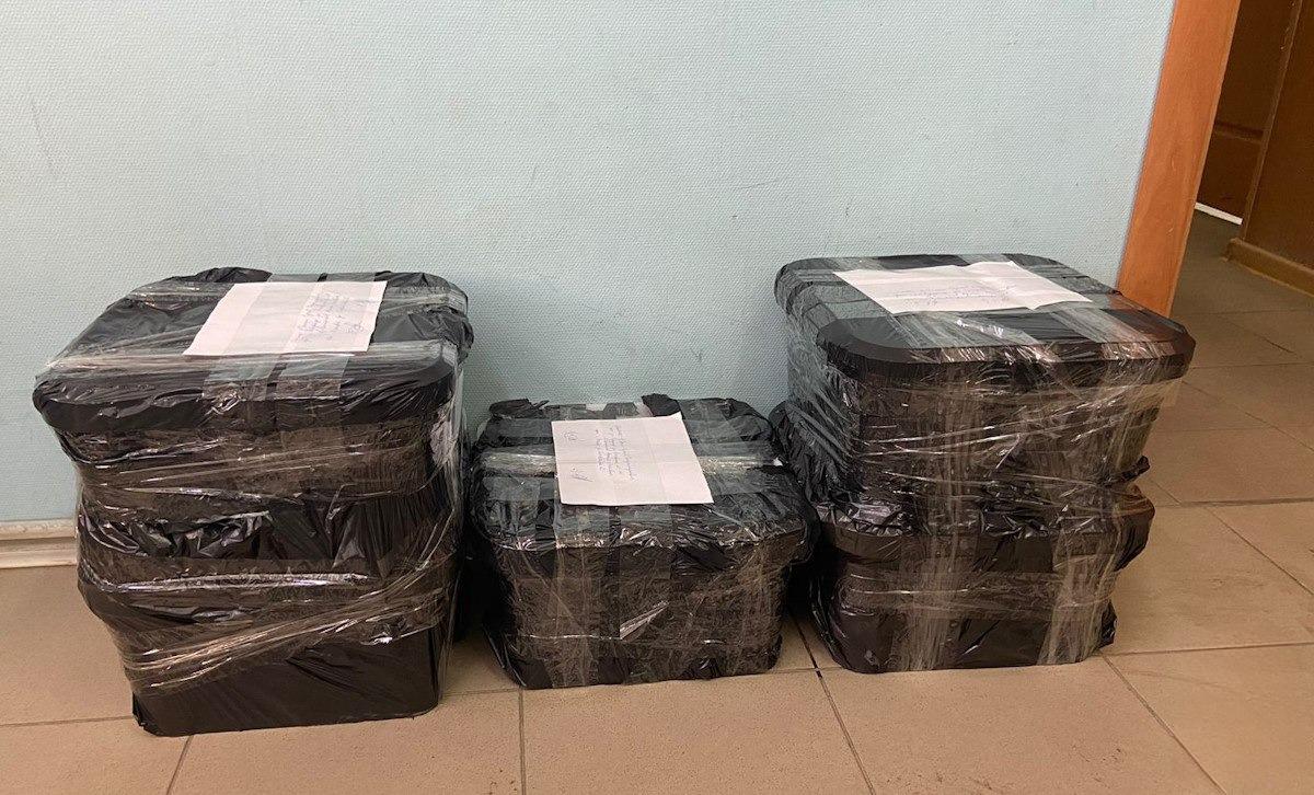 Волгоградские полицейские задержали автобус с 65 килограммами красной икры