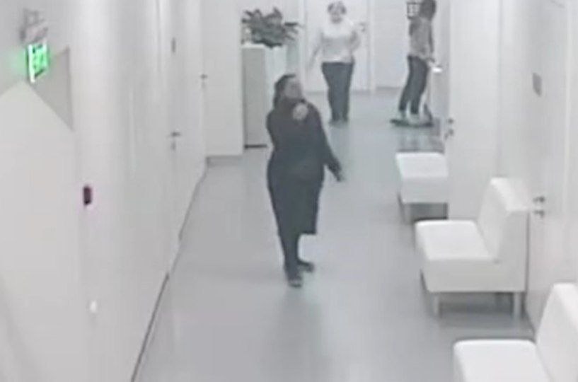 Видеокамеры зафиксировали кражу 3,8 млн рублей из кабинета главврача в Волгограде