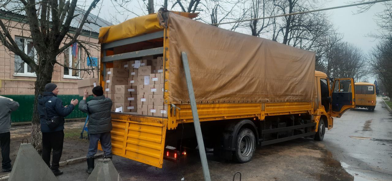 В Станично-Луганский район доставили новогодние подарки из Волгоградской области
