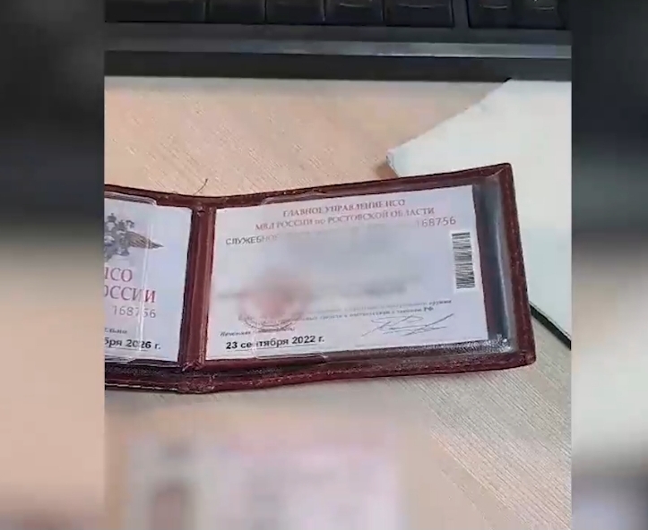 В Волгоградской области у водителя нашли ложное удостоверение полицейского