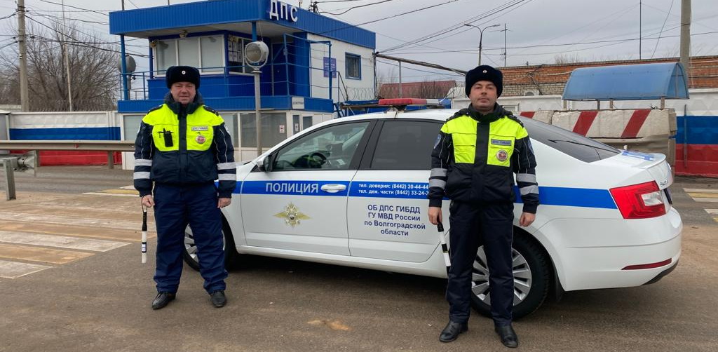 Волгоградские полицейские помогли супругам добраться до перинатального центра