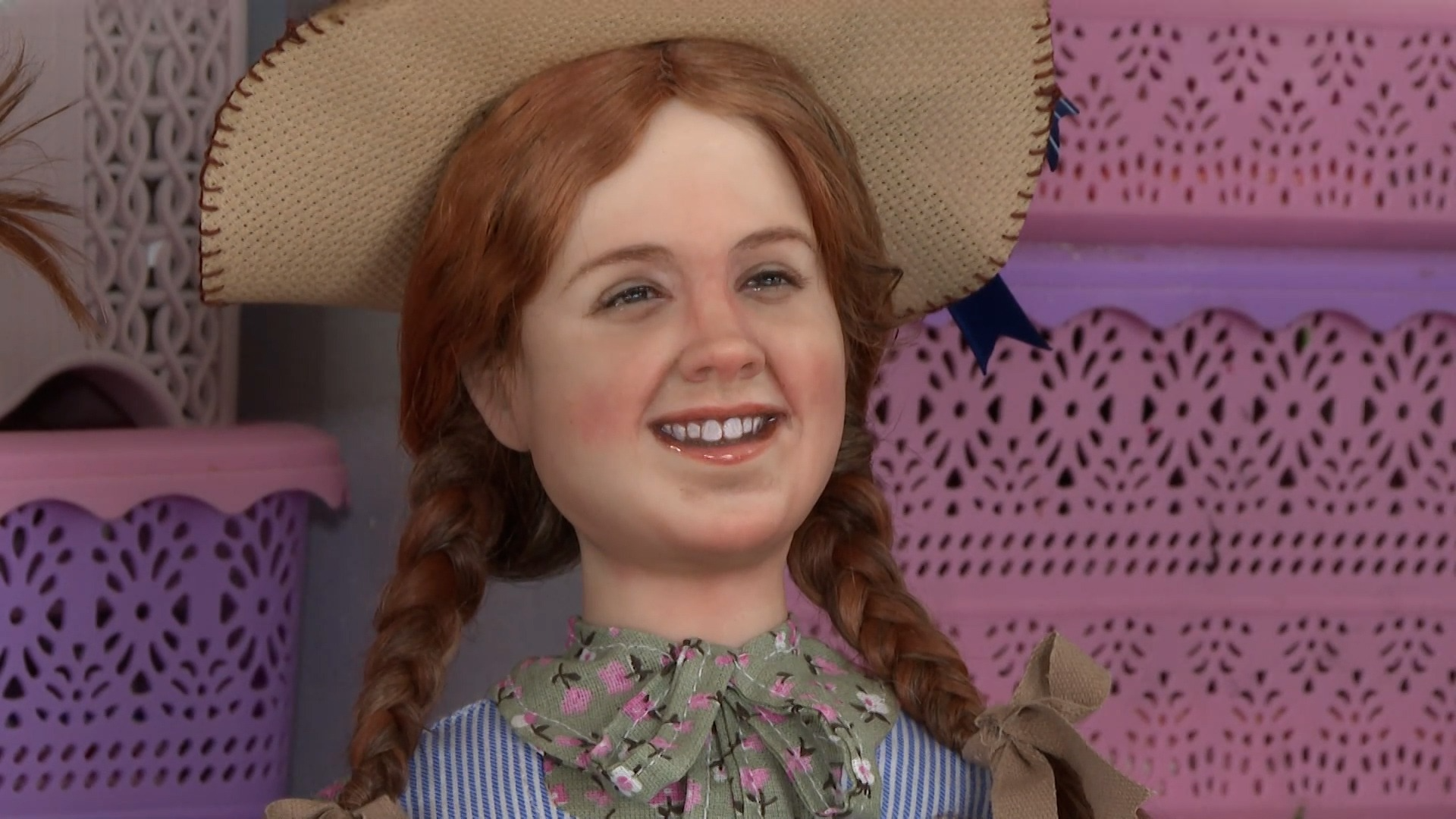 Волгоградская мастерица показала процесс создания популярных по всему миру кукол