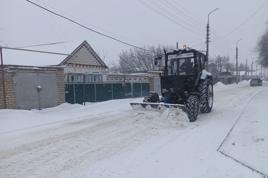 В районах Волгоградской области устраняют разрушительные последствия непогоды