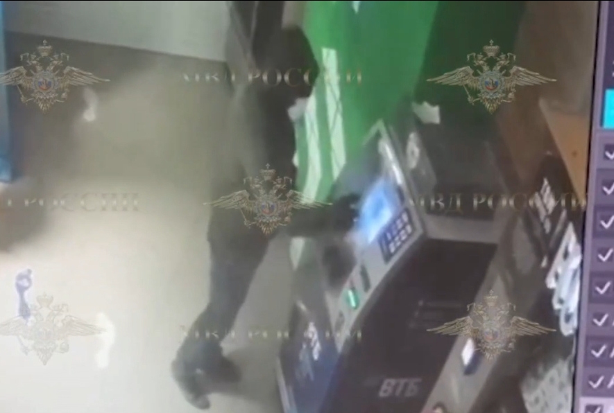 Волгоградские полицейские задержали двух подозреваемых в краже из банкомата
