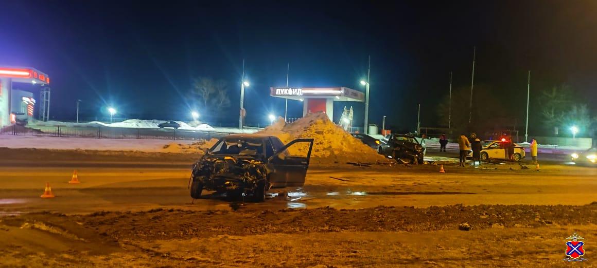 Полиция ищет скрывшегося с места ДТП в Волгограде водителя ВАЗ