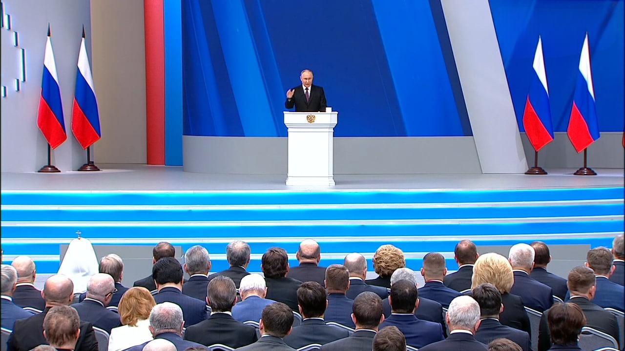 Сенаторы и депутаты Госдумы от Волгоградской области отметили заявления президента в Послании ФС РФ