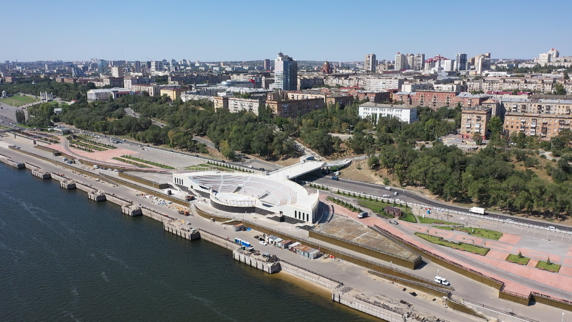 На пешеходной эстакаде через Нулевую продольную в Волгограде сместились ступени
