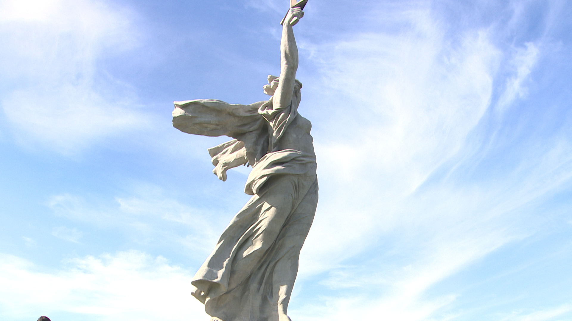 Госдума занялась ситуацией с платным использованием изображения Родины-Матери