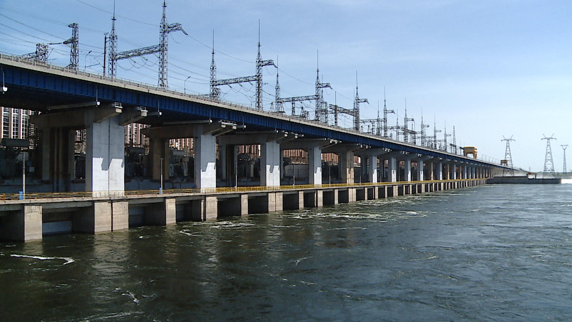 Волжская ГЭС начнет увеличивать сбросы воды для заполнения водоемов