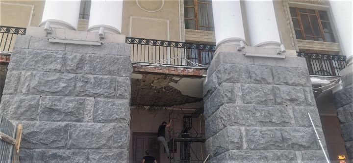 В Волгограде приступили к восстановлению основания балкона музтеатра