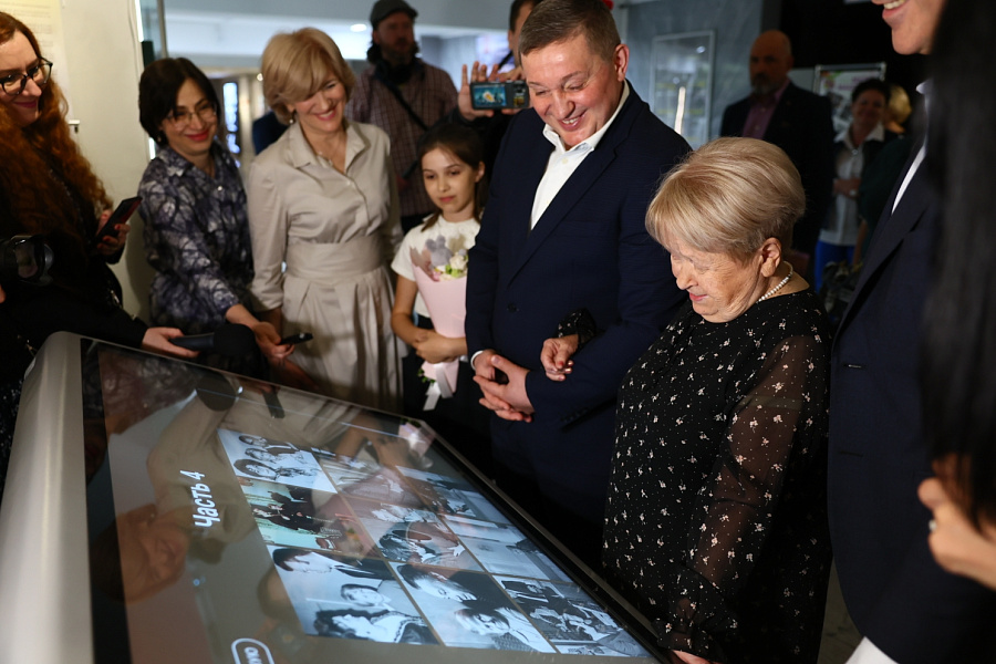 Александра Пахмутова посетила выставку «В песне – жизнь моя!» в Волгограде