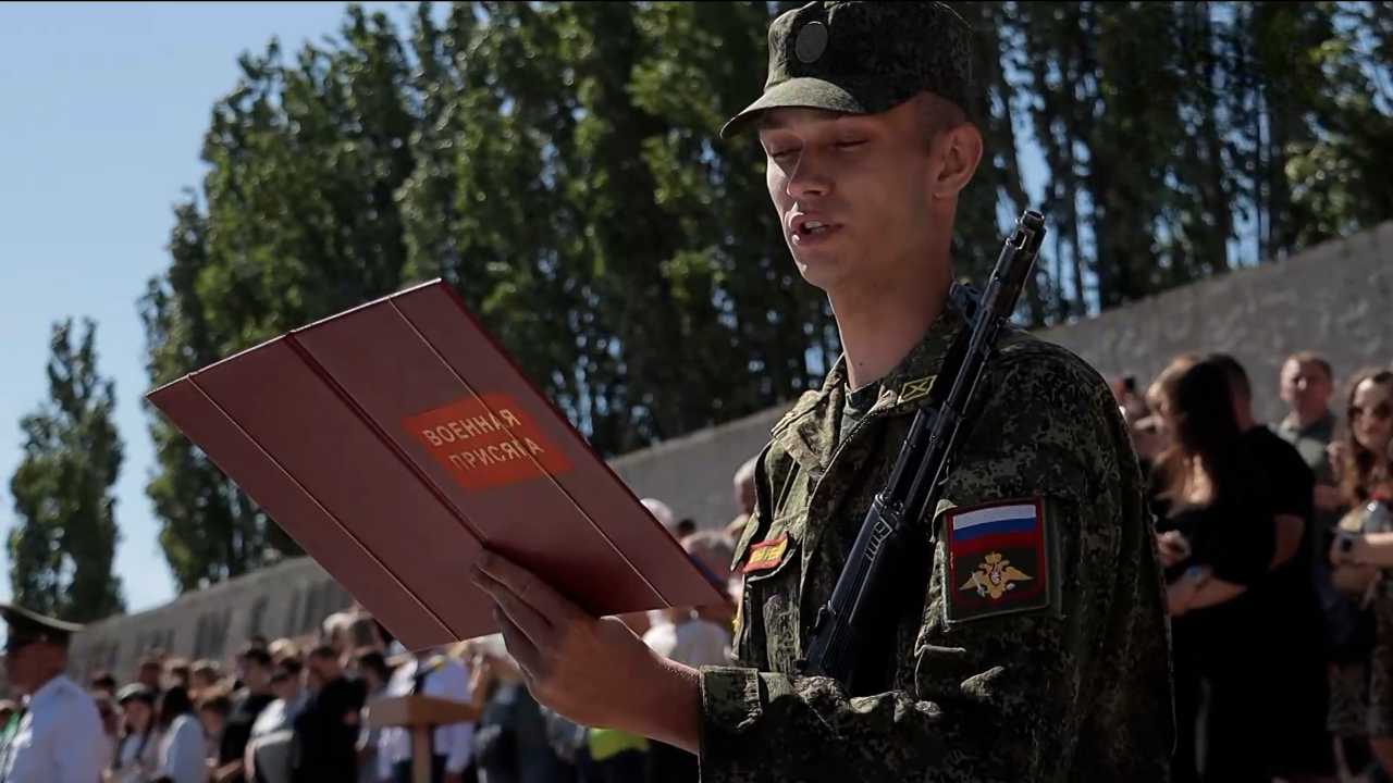 Курсанты Военного учебного центра при аграрном университете приняли присягу на Мамаевом кургане