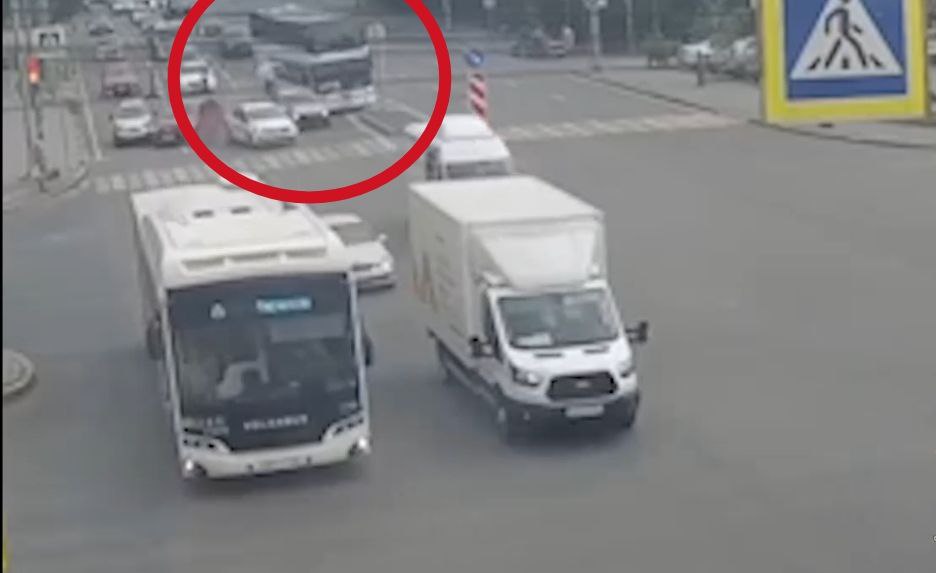 В центре Волгограда произошло ДТП с участием четырех машин