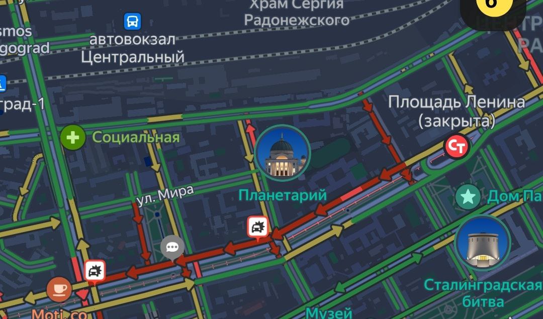 Большая пробка образовалась в центре Волгограда из-за ДТП