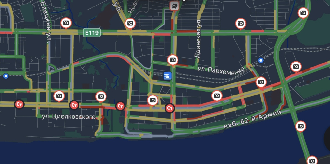 Дороги в центре Волгограда скованы пробкой