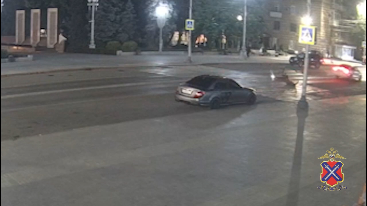 На Аллее Героев в Волгограде сбили самокатчика
