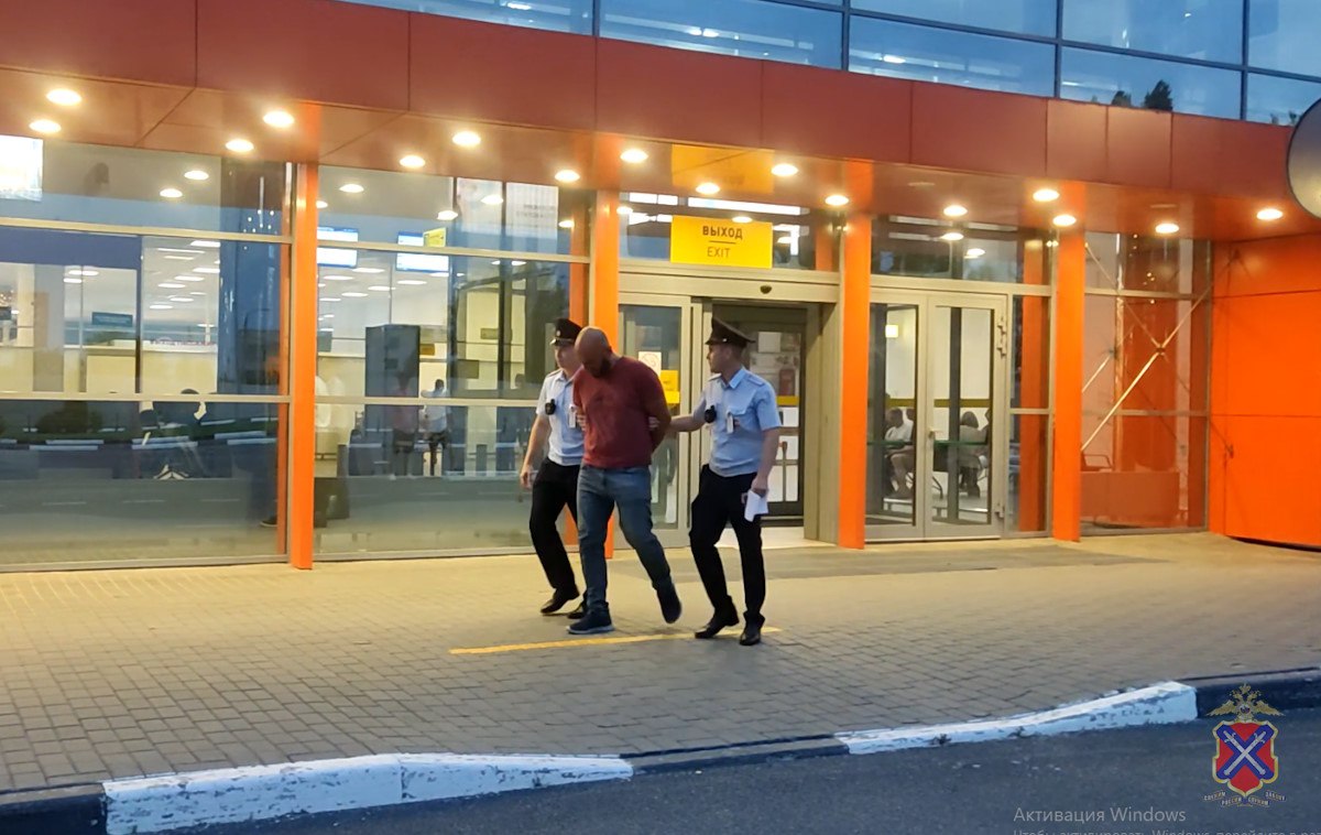 В аэропорту Волгограда задержали находившегося в розыске по каналам Интерпола россиянина