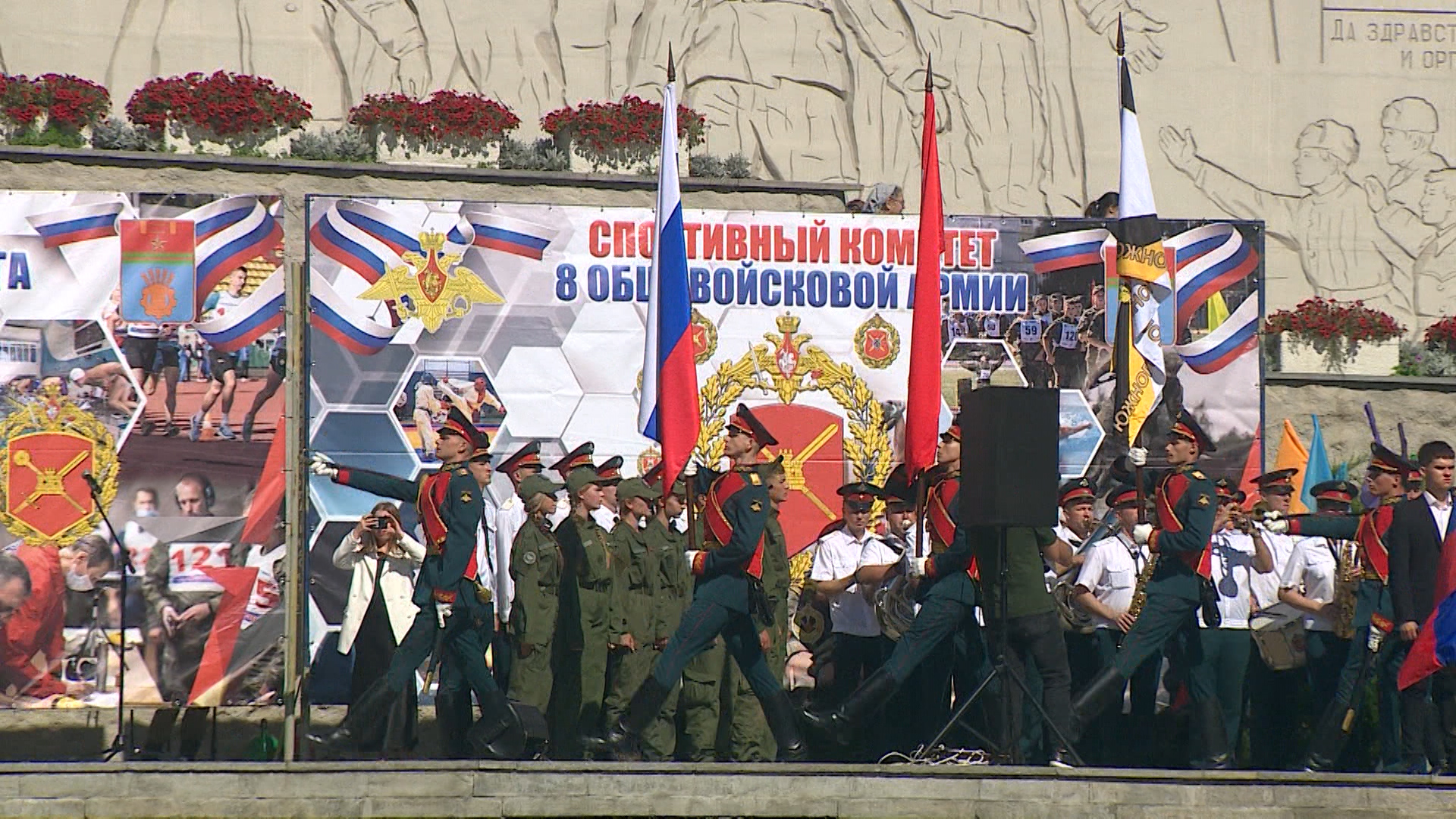 В Волгограде проходит чемпионат ЮВО по военно-спортивному многоборью