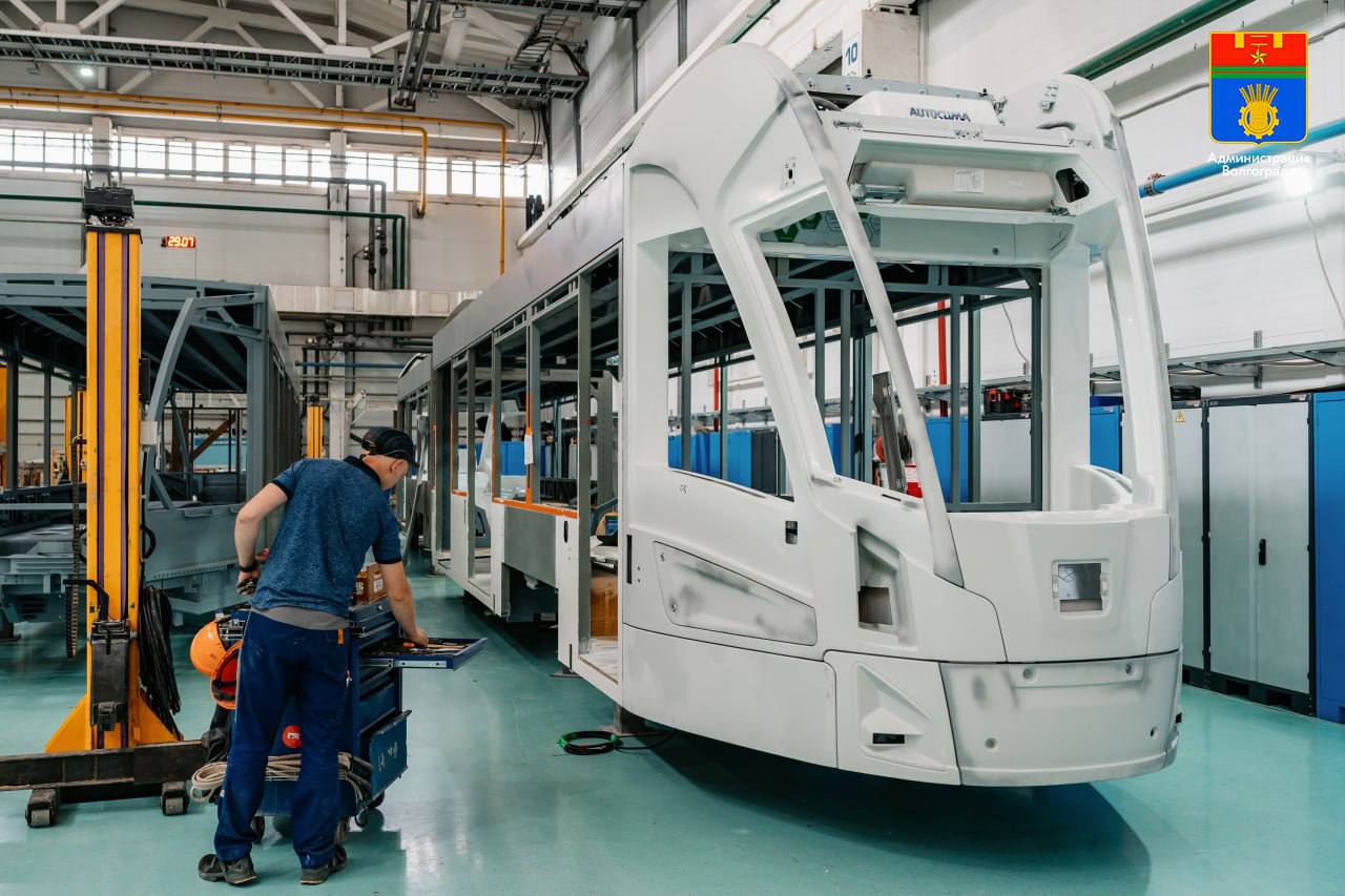 Началась сборка первых трехсекционных трамваев модели «Невский» для Волгограда