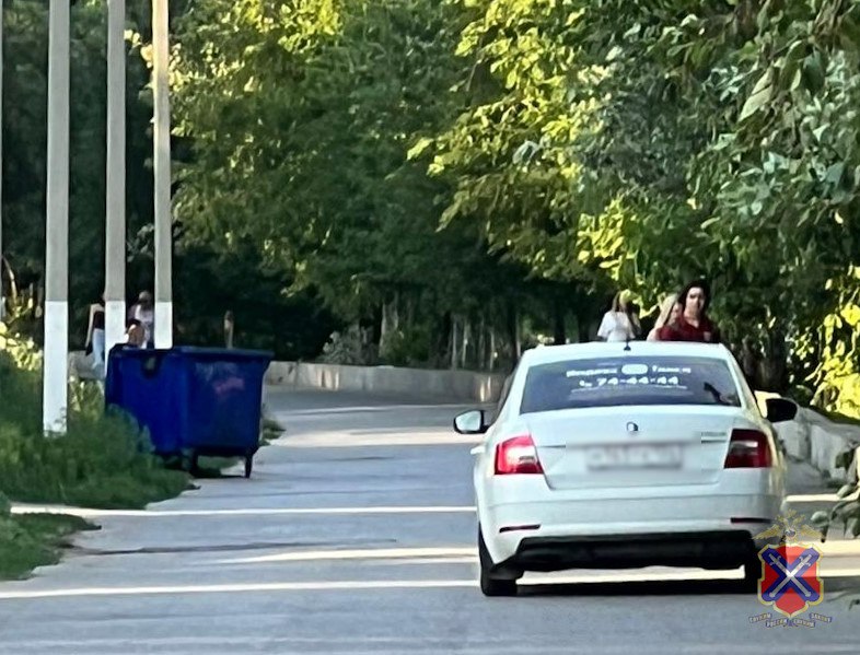 Полицейские нашли водителя, разъезжавшего по пешеходной зоне в Волгограде