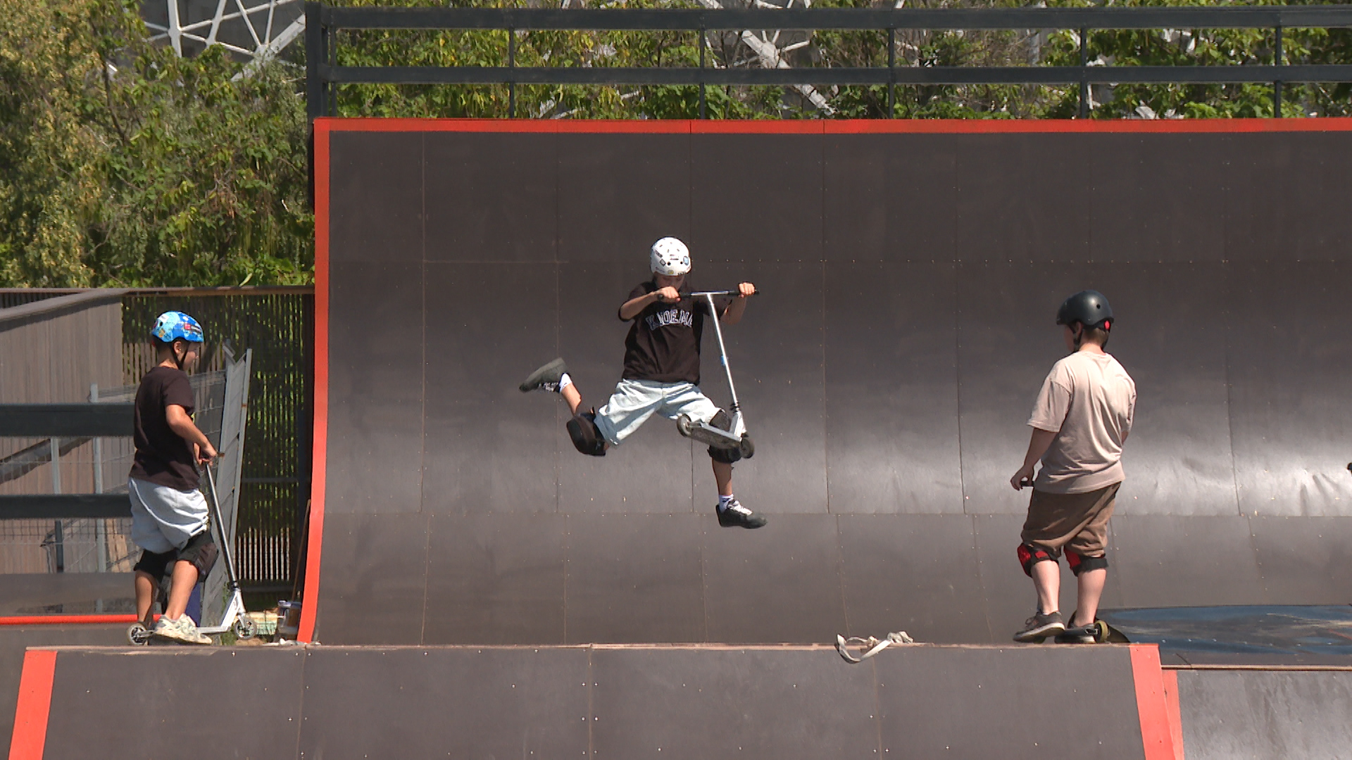 Хил киклес вип: волгоградцы оттачивают трюки в обновленном скейт-парке в ЦПКиО