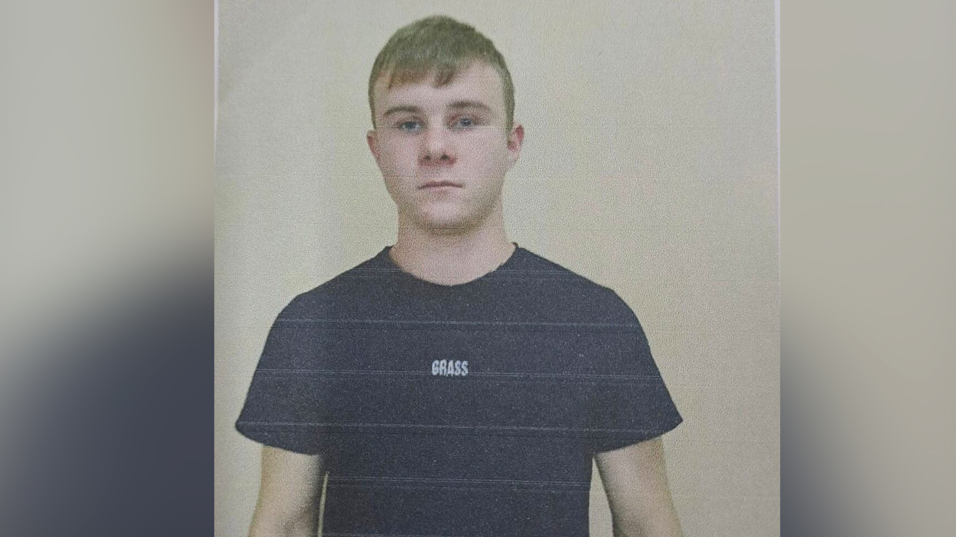 В Волгоградской области ищут татуированного подростка в футболке с надписью «Grass»