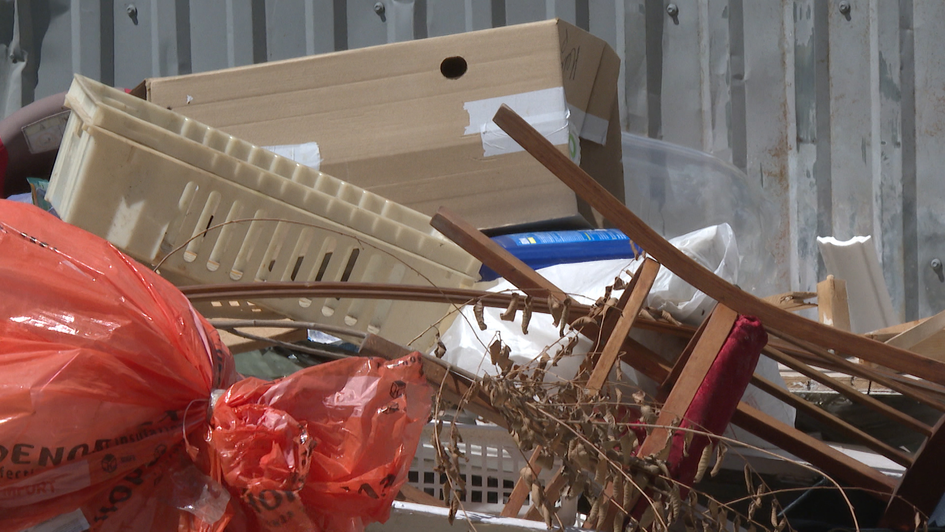 Более 1800 тонн отходов вывезут со стихийных свалок Дзержинского района Волгограда