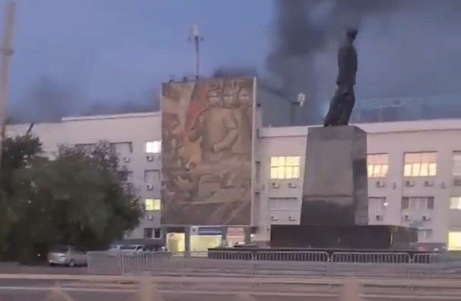 Загоревшийся мусор потушили на территории Волгоградского тракторного завода