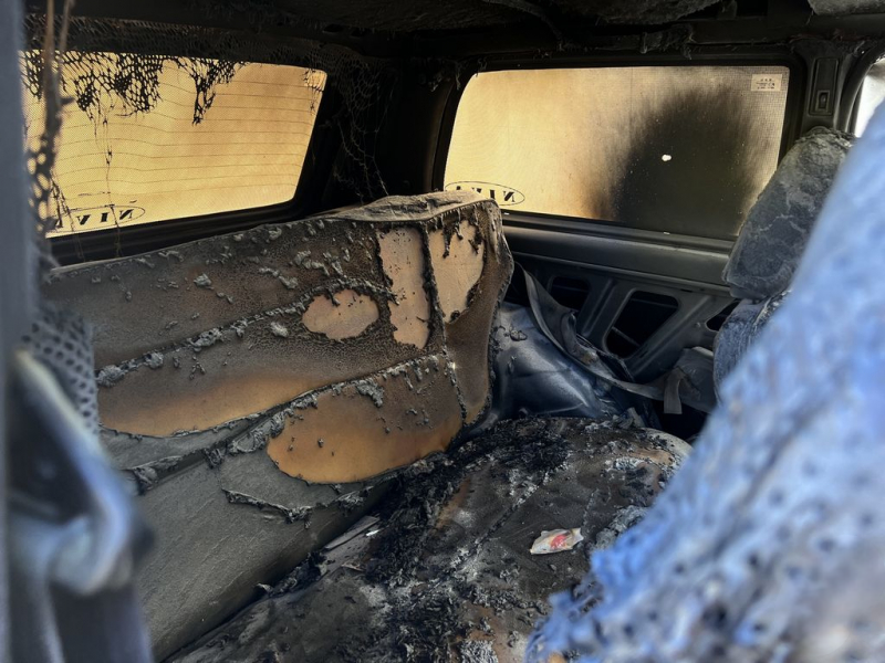 В Волжском полицейский потушил горящий автомобиль, в котором могли пострадать дети
