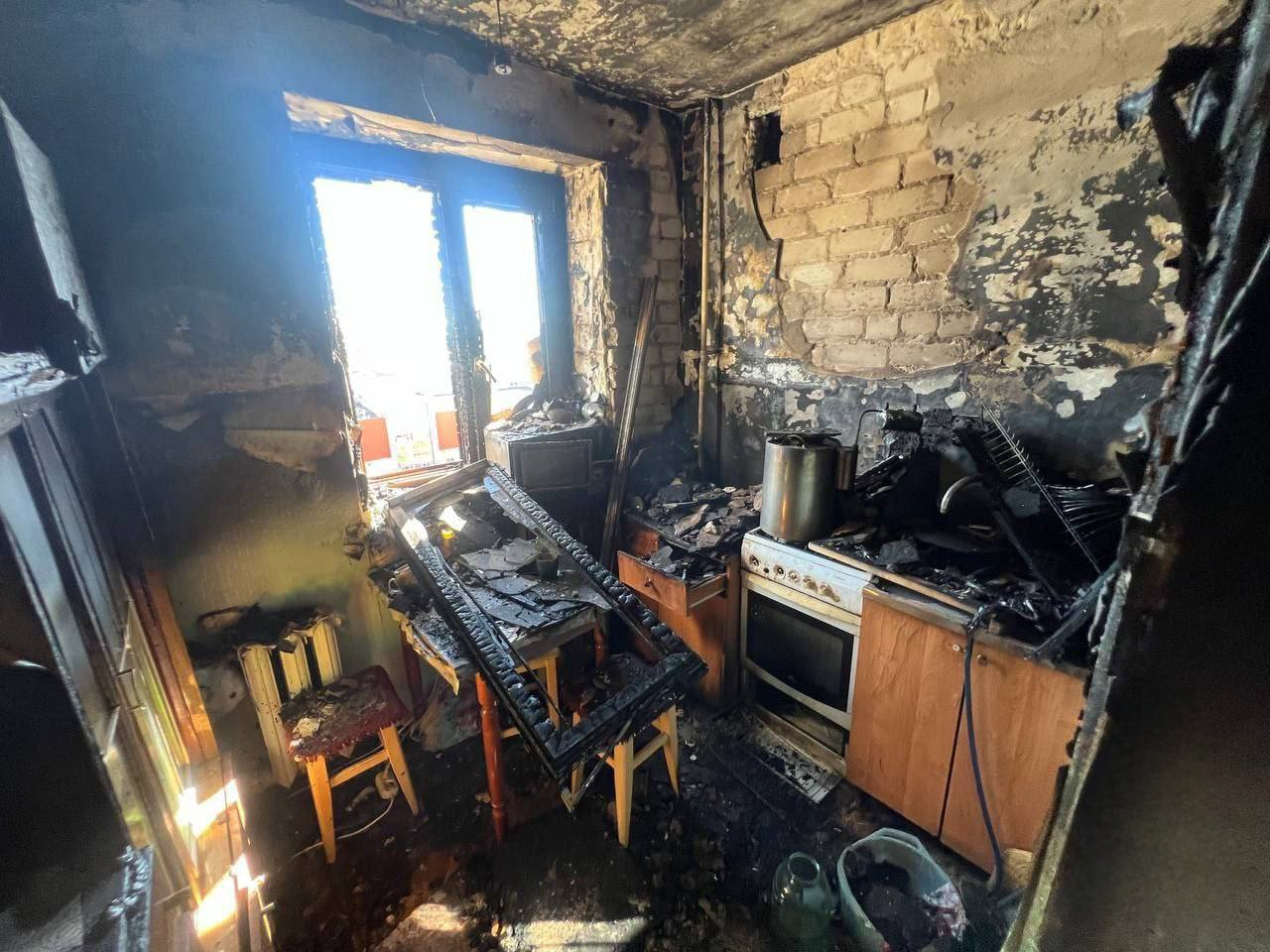 В Волжском пожилая женщина скончалась во время пожара из-за самогонного аппарата