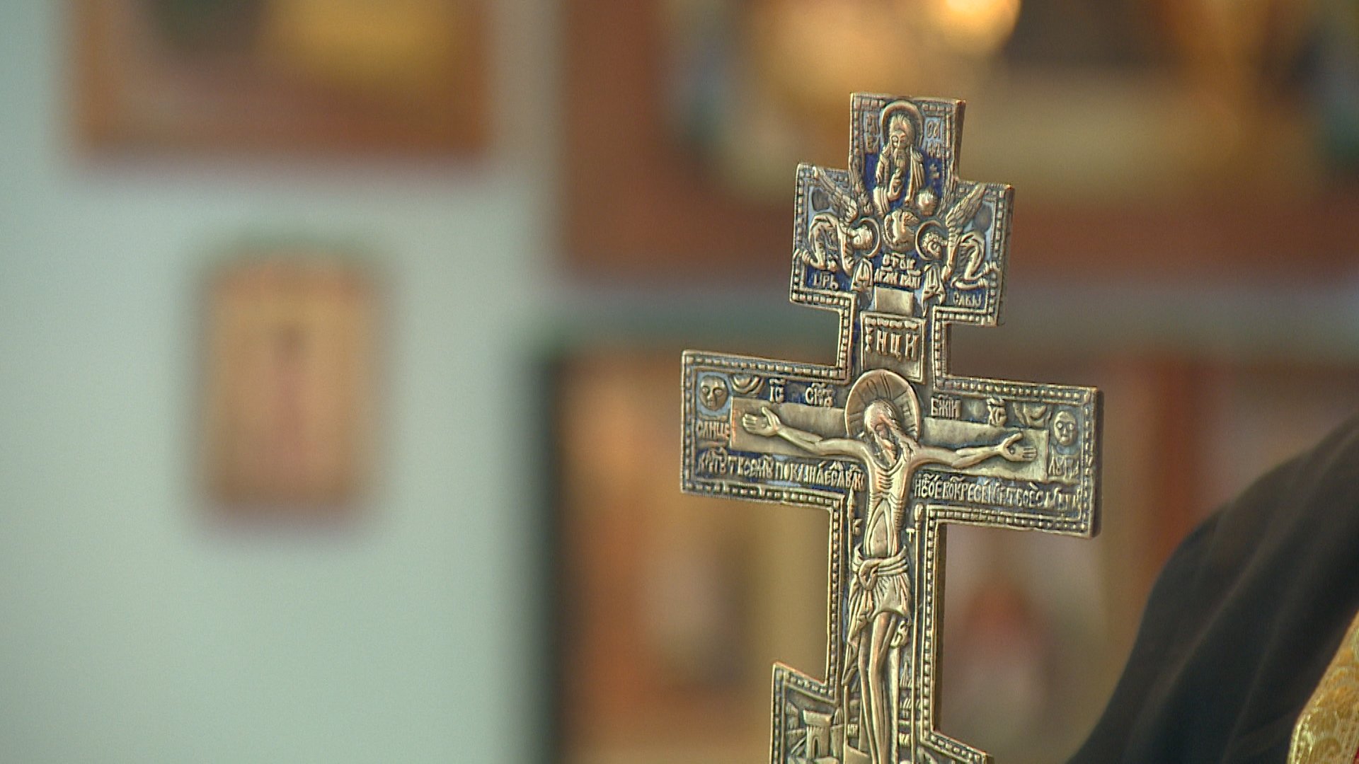 В православных храмах Волгоградской области празднуют день Воздвижения Креста Господня