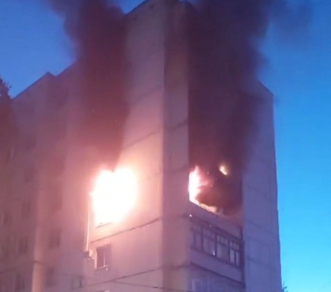 Квартира и балкон горели в многоэтажном доме в Волгограде