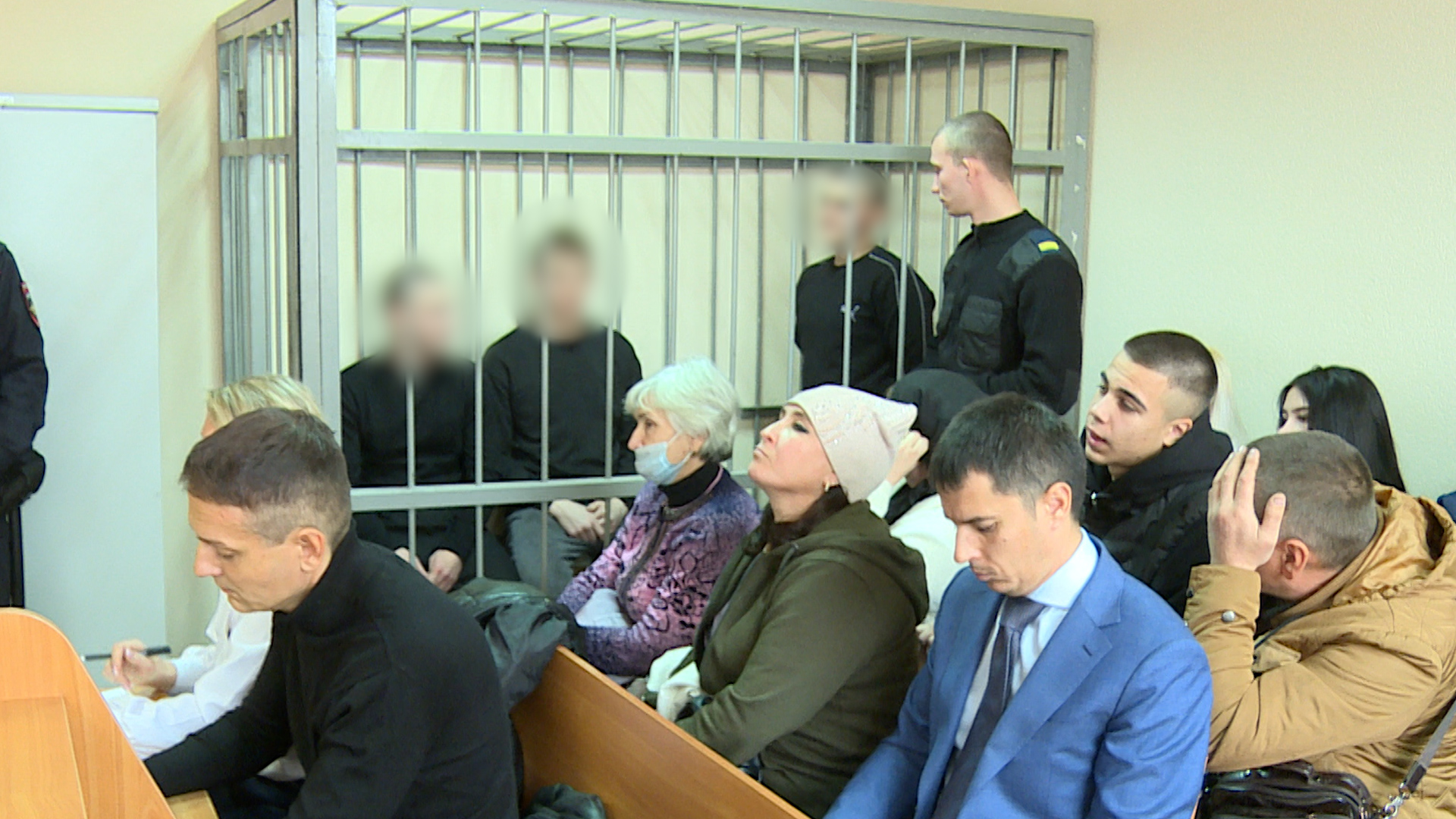 Жестоко избили и ограбили таксиста: прокурор попросил осудить на 9 и 13 лет троих волгоградцев
