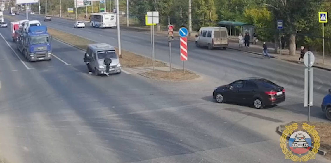 На юного самокатчика наехала машина на пешеходном переходе в Волгограде