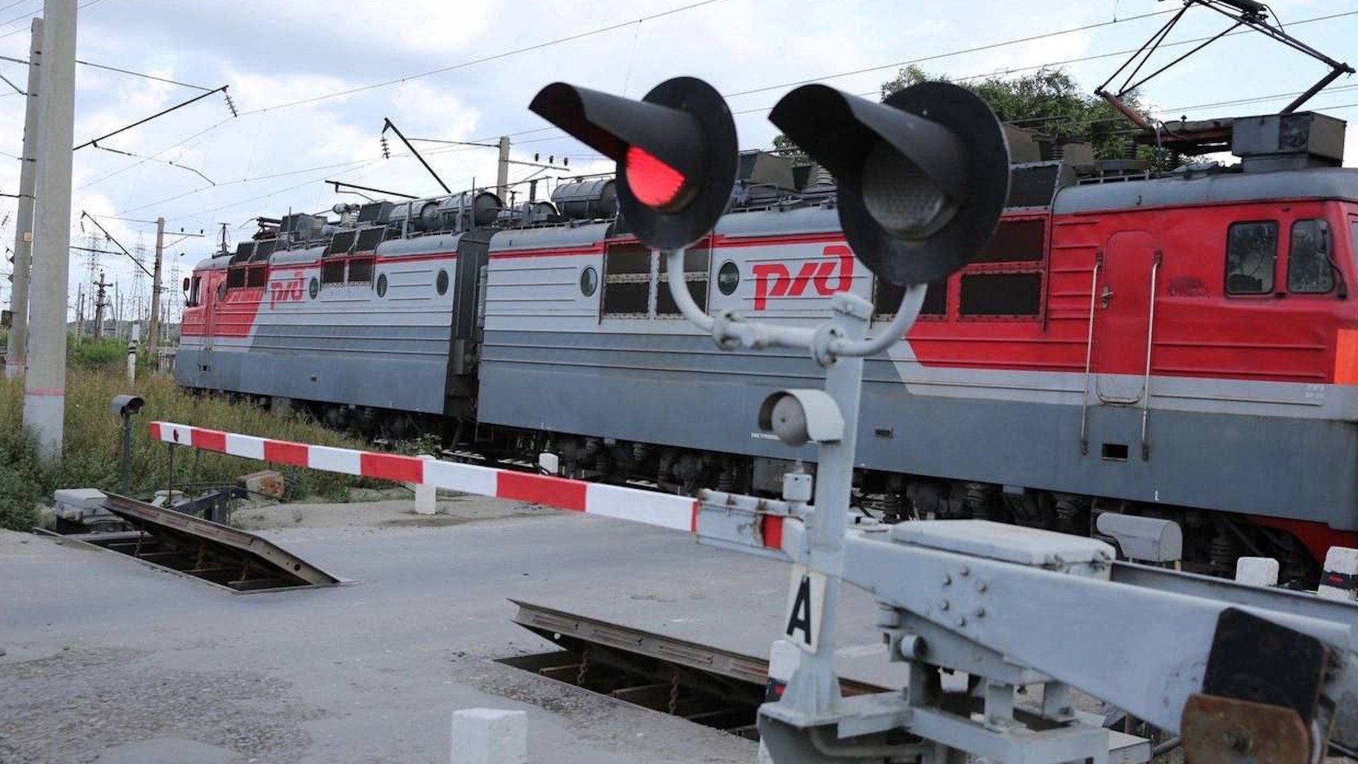 В Советском районе Волгограда на месяц закроют переезд