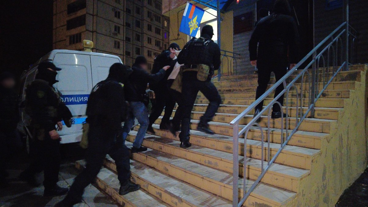 Полицейские в ходе рейда задержали в Волжском десять нарушителей