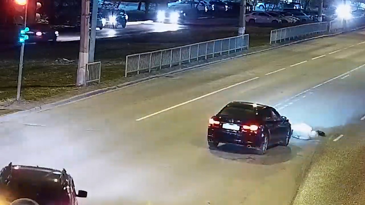 Видео: волгоградка на иномарке сбила пешехода на переходе