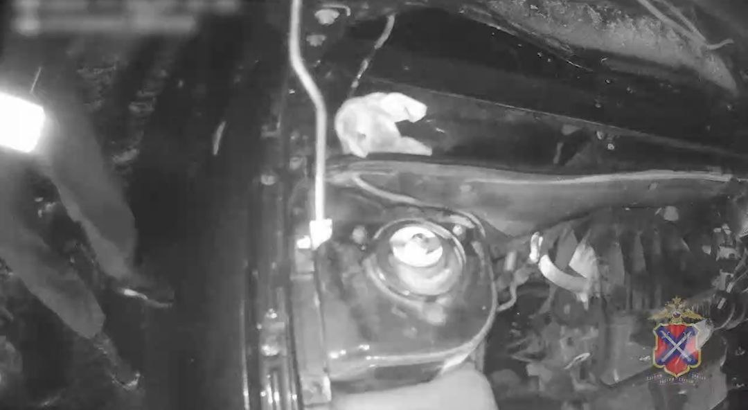 Водителя с наркотиками под капотом машины задержали под Волгоградом