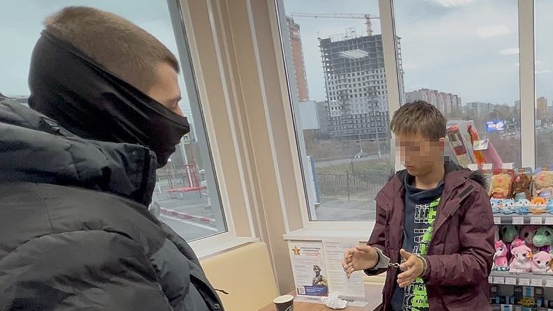 Видео: полицейские задержали молодого наркосбытчика из Волгоградской области