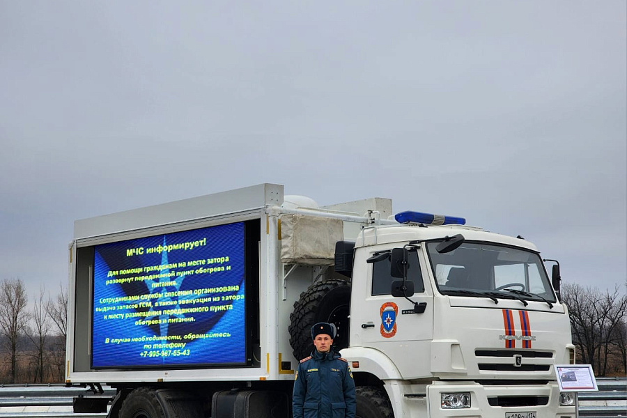 300 машин в «снежном плену»: в Волгоградской области провели тактические учения