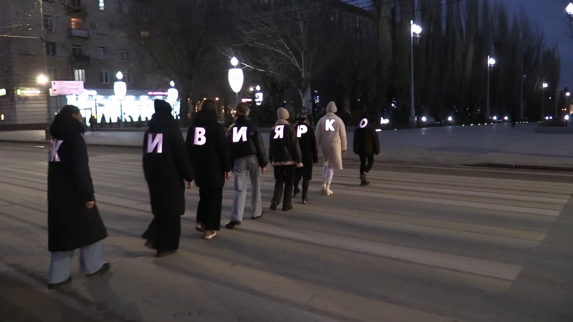 Видно за 350 метров: о важности световозвращателей напомнили волгоградским пешеходам