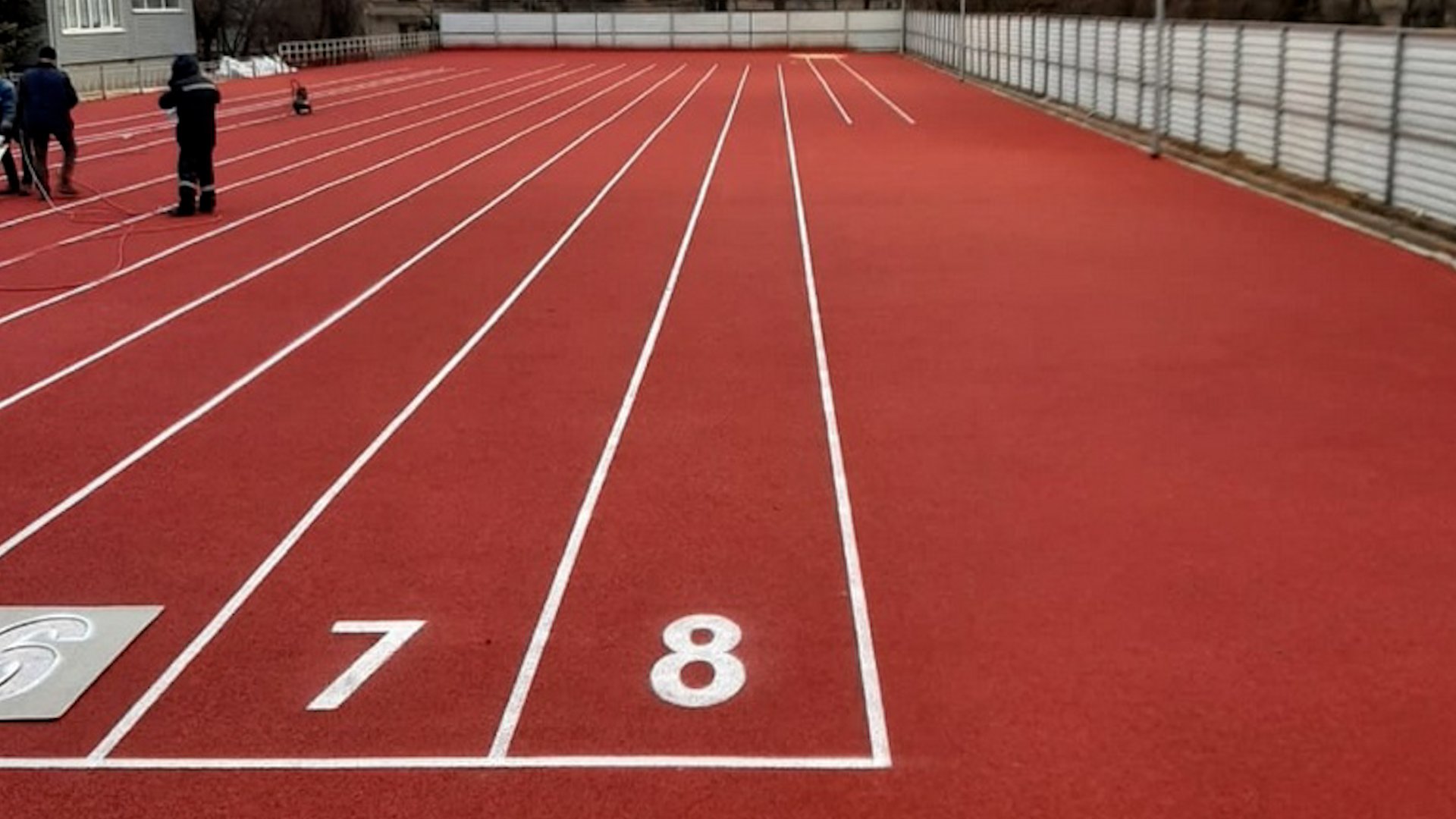 В Волгограде обновили спортплощадку СШОР для занятий в вечернее время