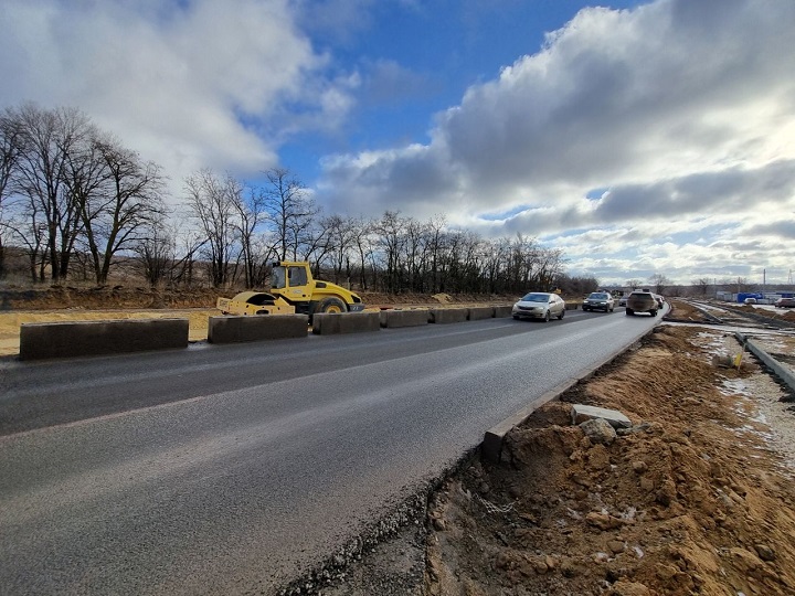 Временная схема движения: на улице Ангарской завершают строительство ливневой канализации