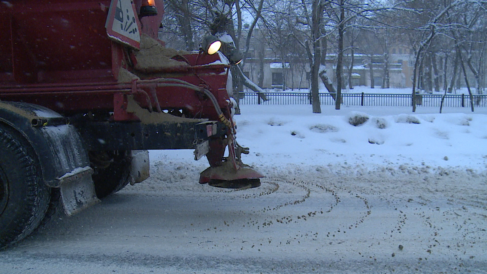 Около 3,5 тысячи тонн реагентов нанесли на дороги Волгоградской области