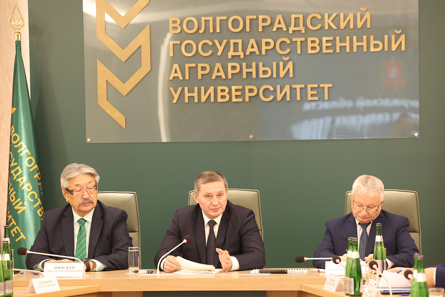 Волгоградский губернатор обсудил вопросы подготовки кадров для АПК