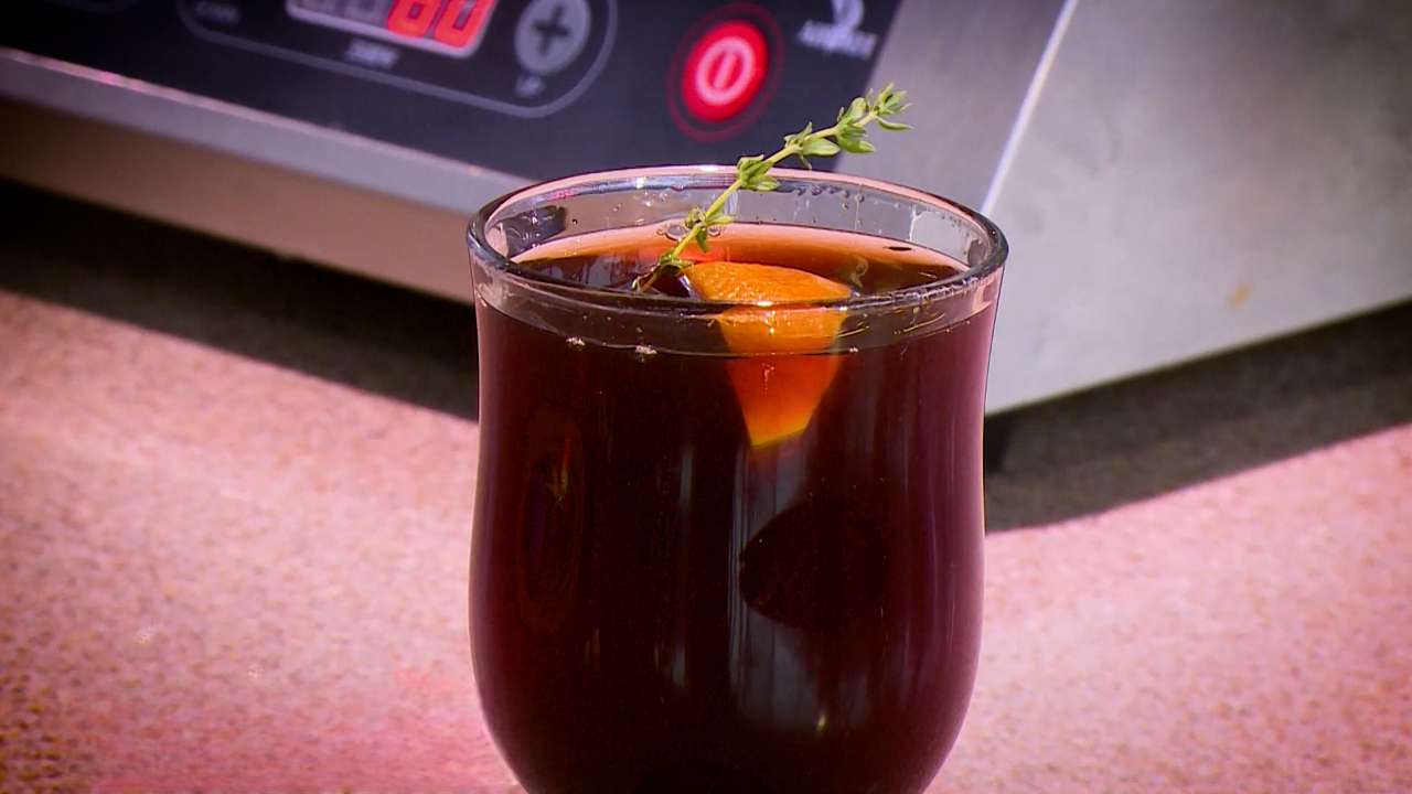 Бартендер из Волгограда рассказал, как приготовить вкусный гранатовый пунш