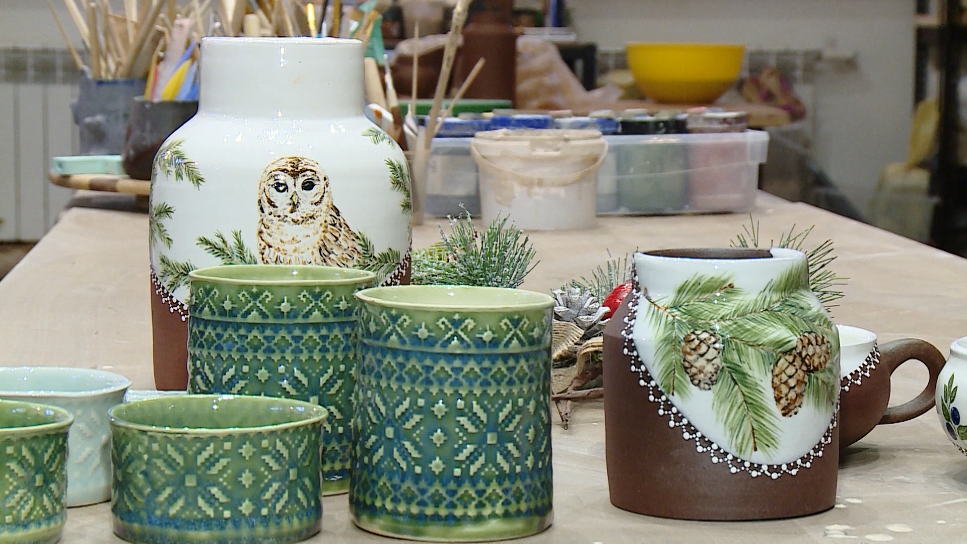 Гончар раскрыла волгоградцам секреты создания керамического изделия